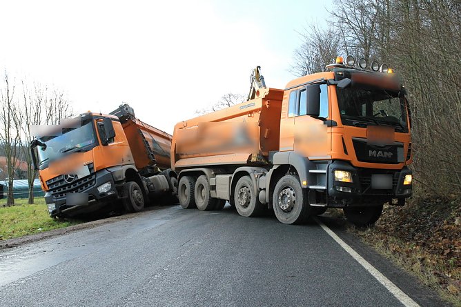 Unfall bei Strauberg (Foto: S.Dietzel) Unfall bei Strauberg (Foto: S.Dietzel)