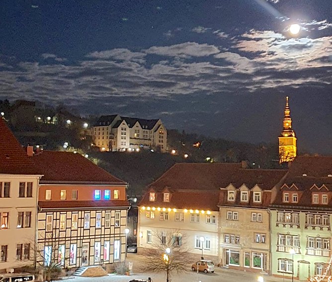 Weihnachtliches Bad Frankenhausen. Blick &uuml;ber den Anger auf den Hausmannsturm und die Residenz. (Foto: Nicole Huck)