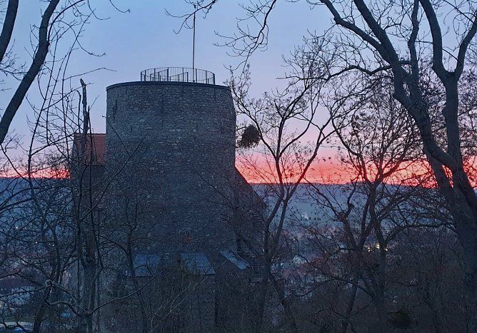 Abendrot &uuml;ber dem Hausmannsturm (Foto: Nicole Huck)