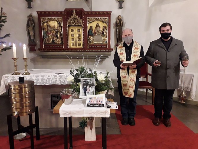 v.l.: Pfarrer Günter Albrecht, Tom Steiner (Foto: Kristina Walter) v.l.: Pfarrer Günter Albrecht, Tom Steiner (Foto: Kristina Walter)