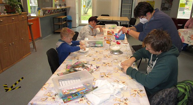 Lesen, basteln, Hausaufgaben in Artern (Foto: Haselhuhn, Hausaufgabenhilfe Artern) Lesen, basteln, Hausaufgaben in Artern (Foto: Haselhuhn, Hausaufgabenhilfe Artern)