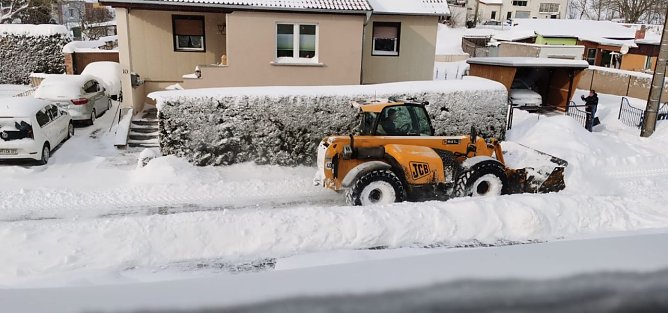 Ortsteil Obertopfstedt, Fahrzeug von der Agrar GmbH Greu&szlig;en, Fahrer Thomas Beier. (Foto: Karl-Heinz K&auml;mmerer)