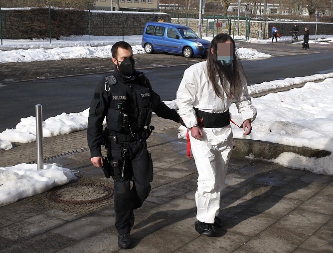Mutma&szlig;licher Attent&auml;ter vor dem Amtsgericht Nordhausen  (Foto: S. Dietzel)