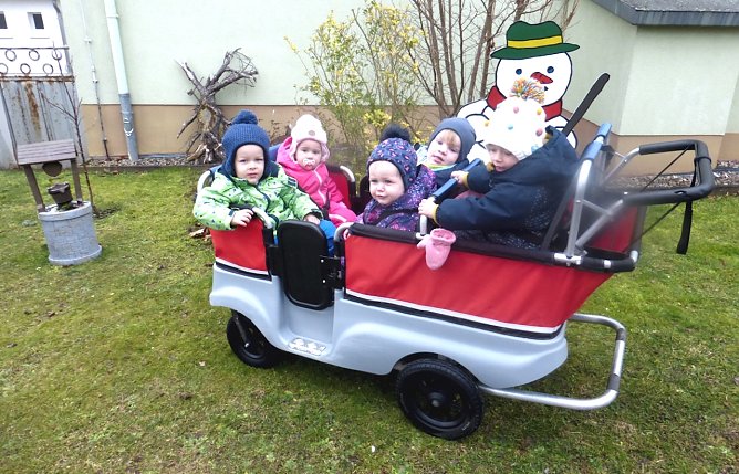 Neue Bereifung und Bremse für den Kinderbus (Foto: Kita Zwergenland in Berka) Neue Bereifung und Bremse für den Kinderbus (Foto: Kita Zwergenland in Berka)
