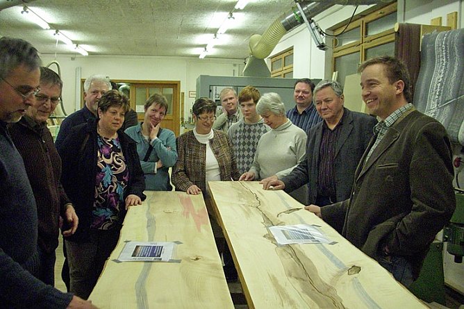 Bei "Holz Design Hartung GmbH" (Foto: CDU-Kyfffh&auml;userkreis)