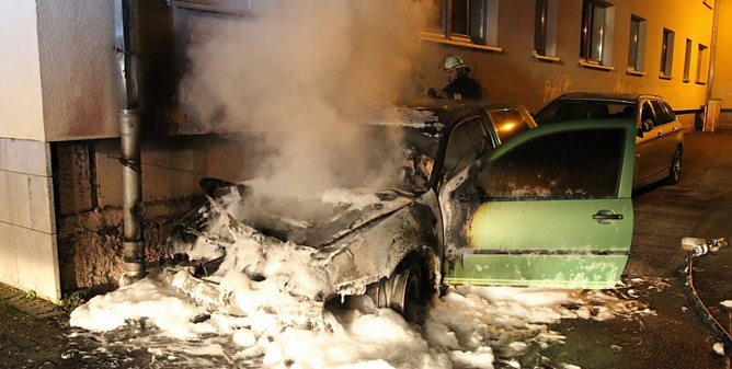 Ausgebranntes Fahrzeug in Sondershausen (Foto: S. Dietzel)