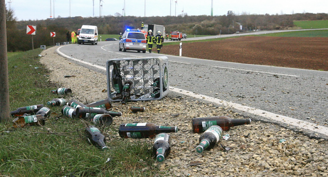 Verlorene Ladung auf der B4 (Foto: S. Dietzel) Verlorene Ladung auf der B4 (Foto: S. Dietzel)