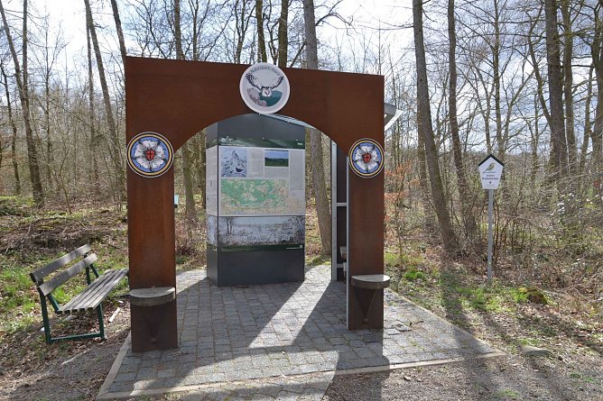 Auf Luthers Spuren wandelt man auf dem Lutherweg (Foto: Biosphärenreservat Karstlandschaft Südharz) Auf Luthers Spuren wandelt man auf dem Lutherweg (Foto: Biosphärenreservat Karstlandschaft Südharz)