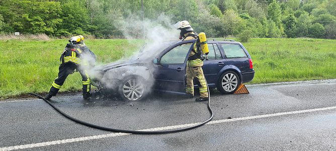 Fahrzeugbrand bei Badra (Foto: S.Dietzel)