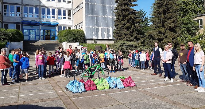 Kindertags&uuml;berraschungen f&uuml;r 362 Kinder der Schule in Ro&szlig;leben-Wiehe (Foto: Josa)