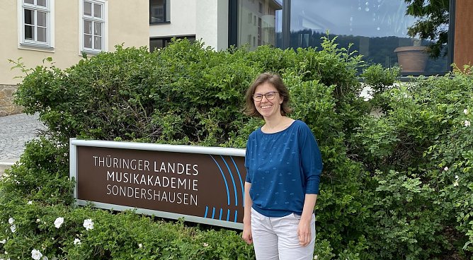 Stefanie H&uuml;bner ist die neue Mitarbeiterin f&uuml;r Presse- und &Ouml;ffentlichkeitsarbeit beim Landesmusikrat Th&uuml;ringen und der Th&uuml;ringer Landesmusikakademie Sondershausen (Foto: Martina Langenberger )