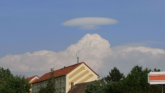 Sind die Außerirdischen da? (Foto: T.Leipold Sondershausen) Sind die Außerirdischen da? (Foto: T.Leipold Sondershausen)