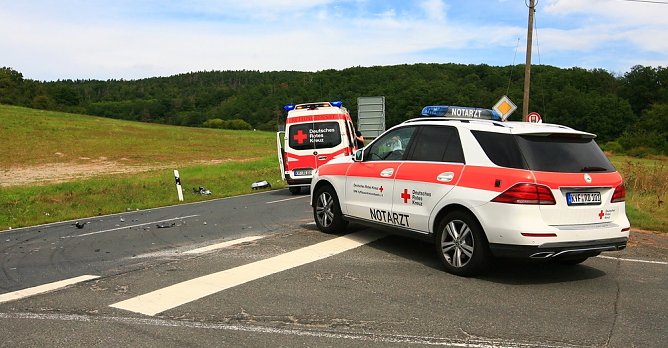 Rettungskr&auml;fte am Unfallort (Foto: S.Dietzel)