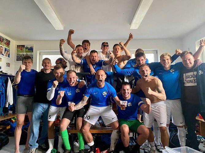 Kabinenfoto nach dem historischen Derbysieg (Foto: BW Bad Frankenhausen)