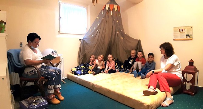 Märchen-und Geschichtenstunde für die Kinder der Kita Pusteblume (Foto: Kita Pusteblume) Märchen-und Geschichtenstunde für die Kinder der Kita Pusteblume (Foto: Kita Pusteblume)