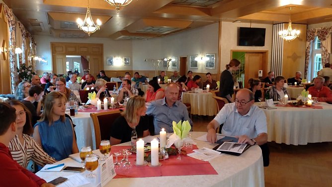 Erster Stammtisch für Weideviehhalter in Bielen (Foto: Landschaftspflegeverband Südharz/Kyffhäuser) Erster Stammtisch für Weideviehhalter in Bielen (Foto: Landschaftspflegeverband Südharz/Kyffhäuser)