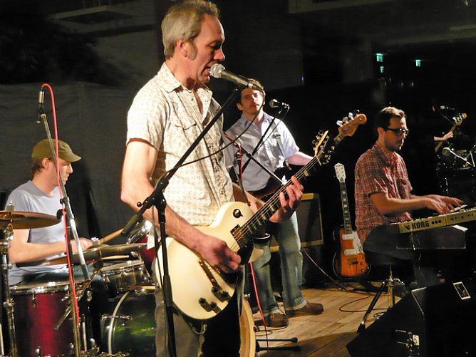 Chris Cacavas und Band (Foto: Karl-Heinz Herrmann) Chris Cacavas und Band (Foto: Karl-Heinz Herrmann)