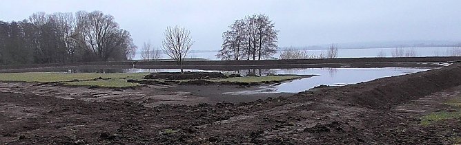 Für die Reinigungsarbeiten wurde extra ein "Spülbecken" angelegt (Foto: Ulrich Reinboth) Für die Reinigungsarbeiten wurde extra ein "Spülbecken" angelegt (Foto: Ulrich Reinboth)