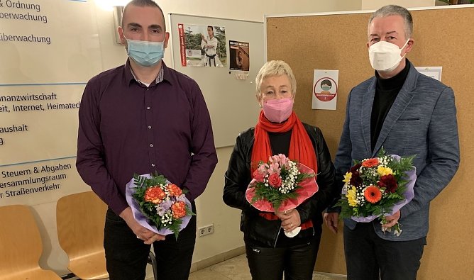 v.r. Gew&auml;hlte Schiedsperson Lars Oppermann, Jutta J&auml;hrling,  Stellvertretende Schiedsperson Andreas Erdmenger. (Foto: Eva Maria Wiegand)