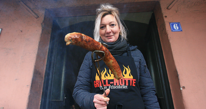 Als Reaktion auf Anschuldigungen im Netz wird Imbissbestreiberin Nancy R&ouml;llig ihr eigenes "Hanfprodukt" an den Mann bringen (Foto: S. Dietzel)