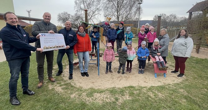 v.l. Marco Schmidt (Vorstand Nordth&uuml;ringer Volksband); B&uuml;rgermeister der Stadt Sondershausen Steffen Grimm; Peter Herbst (Vorstand Vorstand Nordth&uuml;ringer Volksband)) (Foto: Stadtverwaltung Sondershausen)