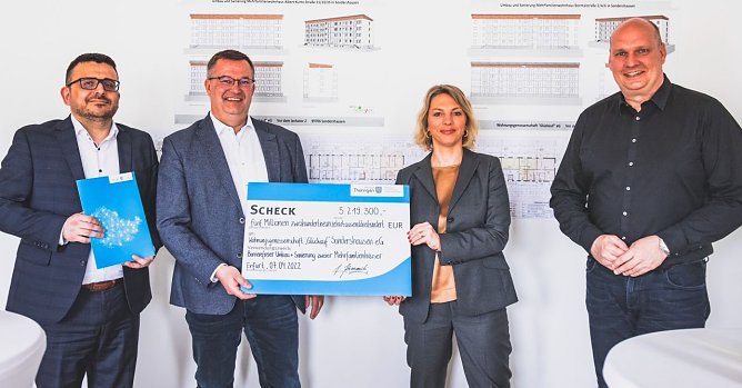 Bescheid&uuml;bergabe von Ministerin Susanna Karawanskij (Die LINKE) an die Stadt Sondershausen (Foto: TMIL/D. Santana)