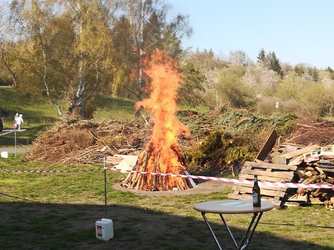 Archivfoto-Osterfeuer  (Foto: Skate Arena)