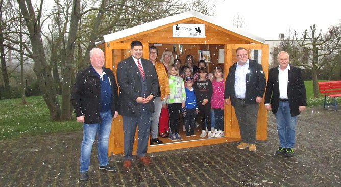 &Uuml;bergabe des B&uuml;cherhauses in Artern (Foto: Janet Haselhuhn)