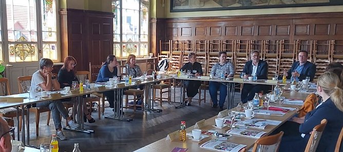 Er&ouml;ffungsveranstaltung - Demokratieprojekt in Ratssaal in Artern (Foto: Aileen Rothenberg)