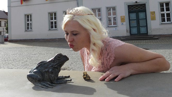 Prinzessin (Yicky Riese) und der verzauberte Prinz  (Foto: Karin Finger)