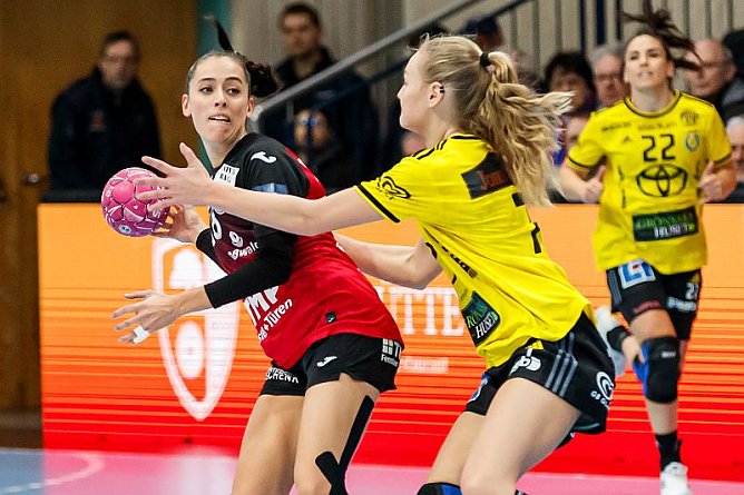 Auf der linken Au&szlig;enposition zeigte Johanna St&uuml;ckschl&auml;der mit drei Toren ihr K&ouml;nnen. (Foto: Steffen Pr&ouml;&szlig;dorf/Stepro)