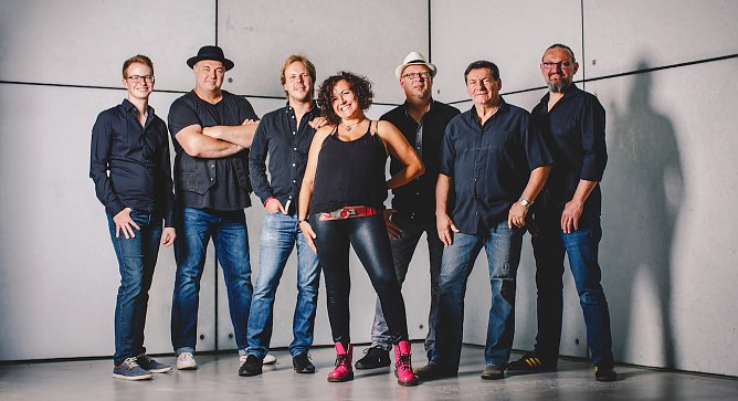 Großes Sylvesterkonzert mit SilmpleLive" im Klubhaus Stocksen (Foto: SilmpleLive") Großes Sylvesterkonzert mit SilmpleLive" im Klubhaus Stocksen (Foto: SilmpleLive")