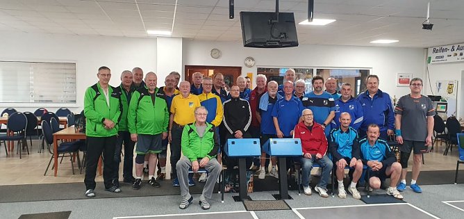 Siegerehrung mit allen Teilnehmern (Foto: Knut Herzau)