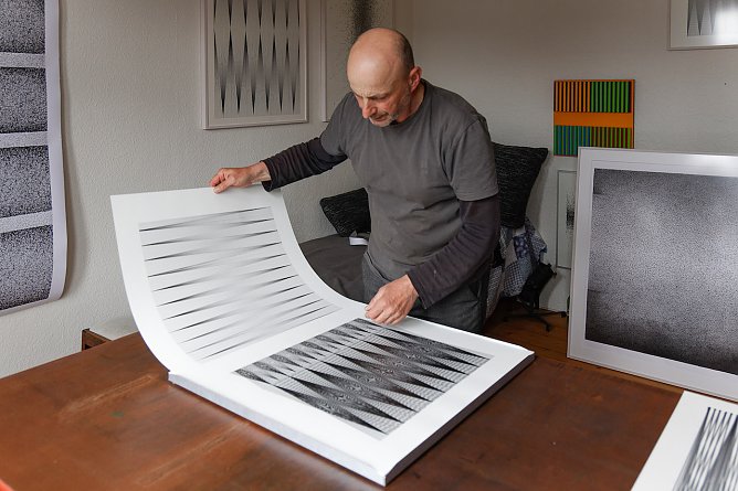 Der Gothaer K&uuml;nstler R&uuml;diger Franke wird seine gro&szlig;formatigen Zeichnungen und Lithographien ab dem 29.01.2023 in der Landesmusikakademie zeigen (Foto: Bernd Seydel)