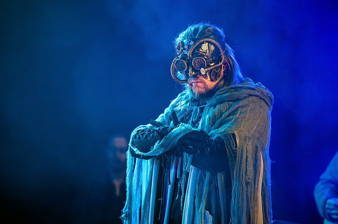 Szene aus dem FAUST�n�Roll- Rocktheater nach Goethe" (Foto: Andr&eacute; ArtFiction Gehrmann ( i. A. von Michael Manthey))