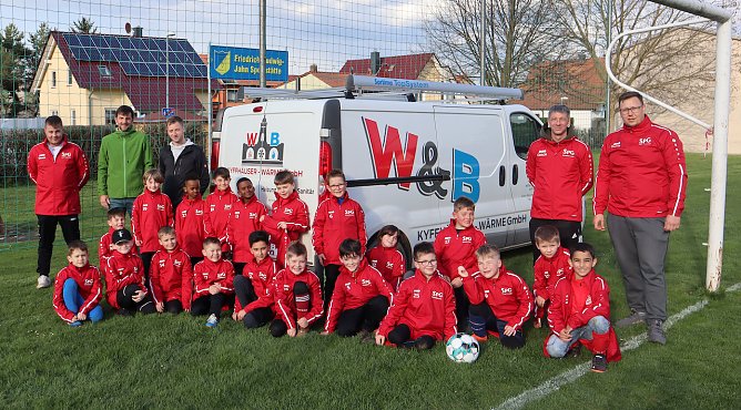 Neue Ausstattung f&uuml;r die Sportler des SG 'Empor Sondershausen (Foto: Roland Hillig)