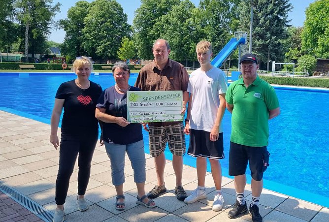 Spende f&uuml;r das Greu&szlig;ener Freibad (Foto: S.Dietzel)