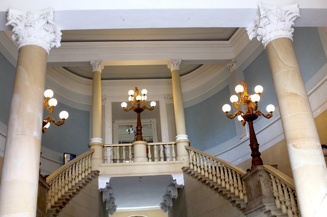 Pr&auml;chtiger Aufgang zum Blauen Saal im Schloss Sondershausen (Foto: Eva Maria Wiegand)
