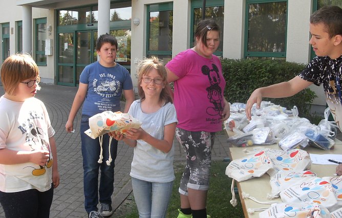 Sponsoren Tombola am Staatlichen regionalen F&ouml;rderzentrum in Sondershausen (Foto: Katrin Manthey)