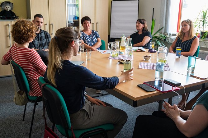 2.v.l. Landtagsabgeordnete Diana Lehmann zu Besuch in einer Beratungsstelle der Novalis Diakonie in Sondershausen (Foto: Diakonieverbund Kyffh&auml;user Novalis)