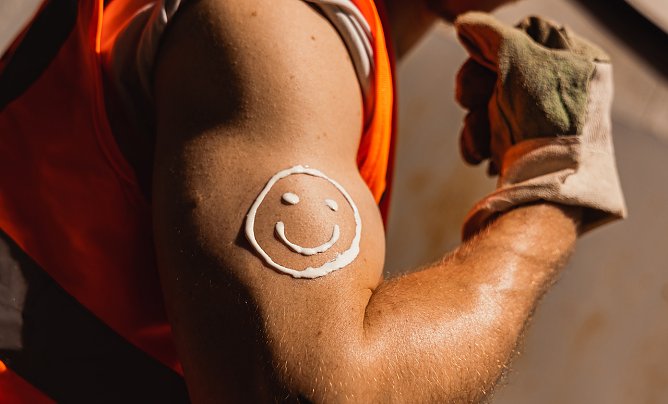 Sonnenschutz auf dem Bau (Foto: IG BAU) Sonnenschutz auf dem Bau (Foto: IG BAU)