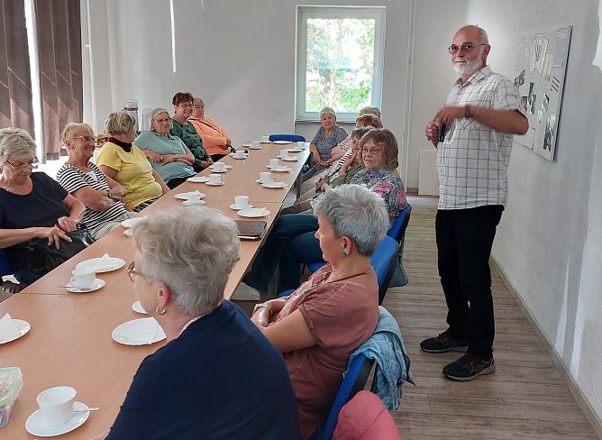 Kriminalhauptkommissar Steffen Ritschel aus Nordhausen kl&auml;rt &uuml;ber TRickbetrug auf (Foto: Gudrun Dittrich - Seniorentreff Jecha)