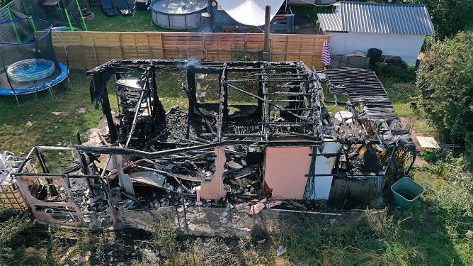 Nach Gartenlaubenbrand (bei Tageslicht) -  Sondershausen-Bebra (Foto: S. Dietzel)