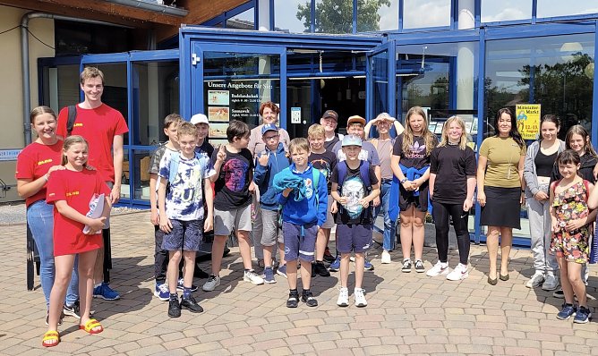 Sch&uuml;ler der JUri Gagarin Schule nahmen an dem Projekt "Herzensretter teil (Foto: DLRG OG  Kyffh&auml;user)