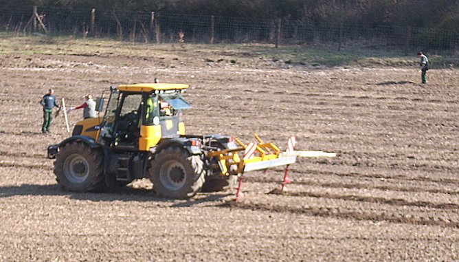 Baumpflanzung Possenauffahrt (Foto: Karl-Heinz Herrmann) Baumpflanzung Possenauffahrt (Foto: Karl-Heinz Herrmann)