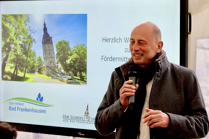 Im Januar 2022 &uuml;bergab Minister Tiefensee einen F&ouml;rdermittelbescheid an die Stadt Bad Frankenhausen f&uuml;r die touristische Erschlie&szlig;ung des Schiefen Turms (Foto: Eva Maria Wiegand)