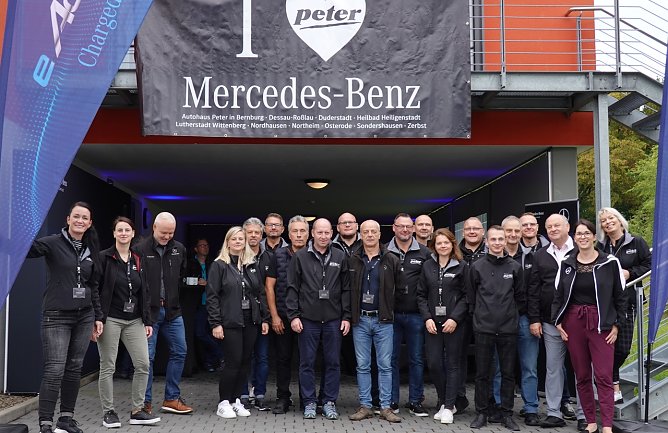 Das Team der Autohaus-Peter-Gruppe hatte die Pr&auml;sentation vorbereitet (Foto: nnz)