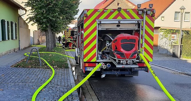 Feuerwehreinsatz bei Schupenbrand gestern Nachmittag (Foto: Feuerwehr Heldrungen/Silvio Dietzel) Feuerwehreinsatz bei Schupenbrand gestern Nachmittag (Foto: Feuerwehr Heldrungen/Silvio Dietzel)