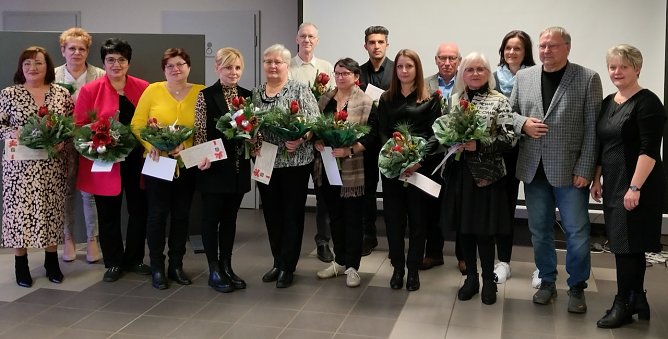 Ehrenamtliches Engagement in der Fl&uuml;chtlingshilfe in Anwesenheit der Landr&auml;tin Antje Hochwind-Schneider (SPD) (1.re.hinten) gew&uuml;rdigt (Foto: LRA Kyffh&auml;userkreis)