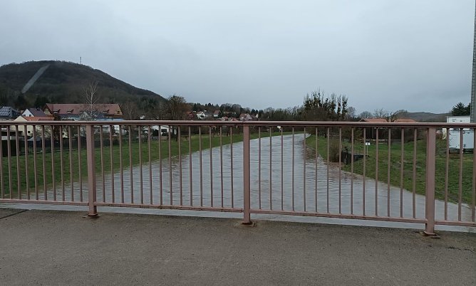 Die Wipperbr&uuml;cke am Stocksen heute Vormittag (Foto: T.Leipold)